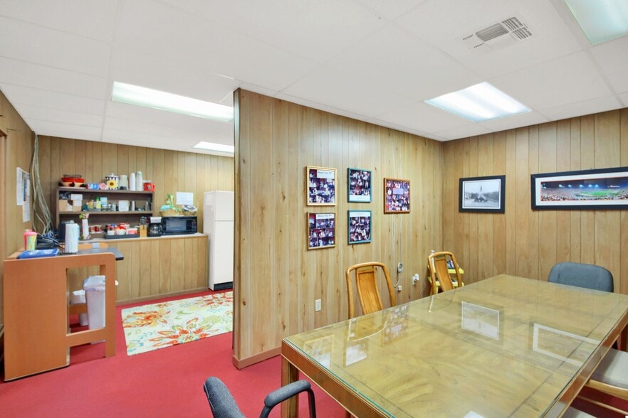 More Photos Of 202 N Main St, Taylor Loft Creative Space For Sale