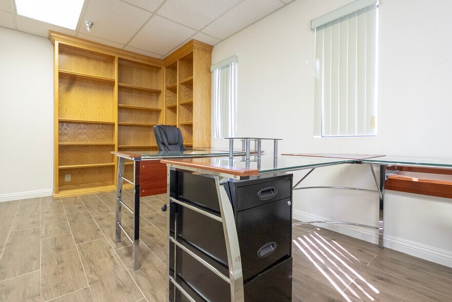 More Photos Of 5430 W Sahara Ave, Las Vegas Office For Lease