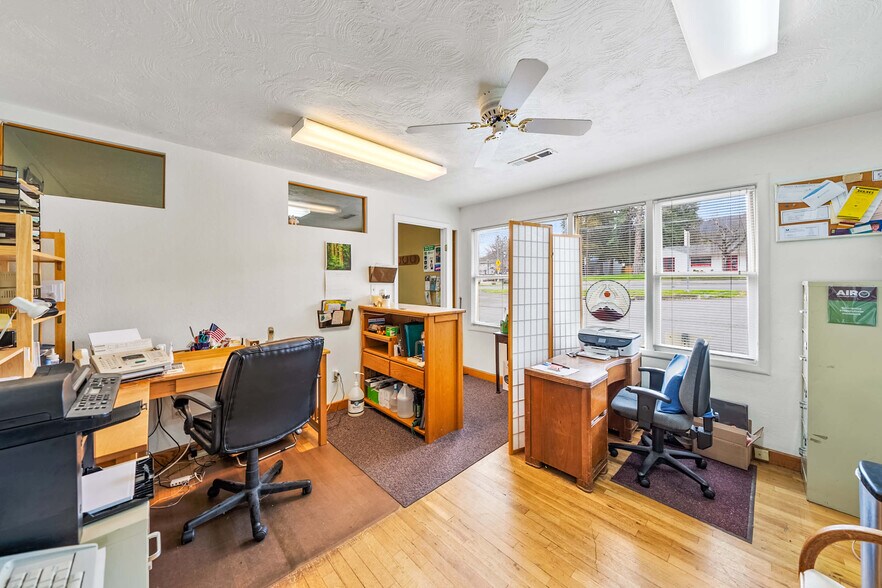 More Photos Of 1745 Ashland St, Ashland Medical For Sale