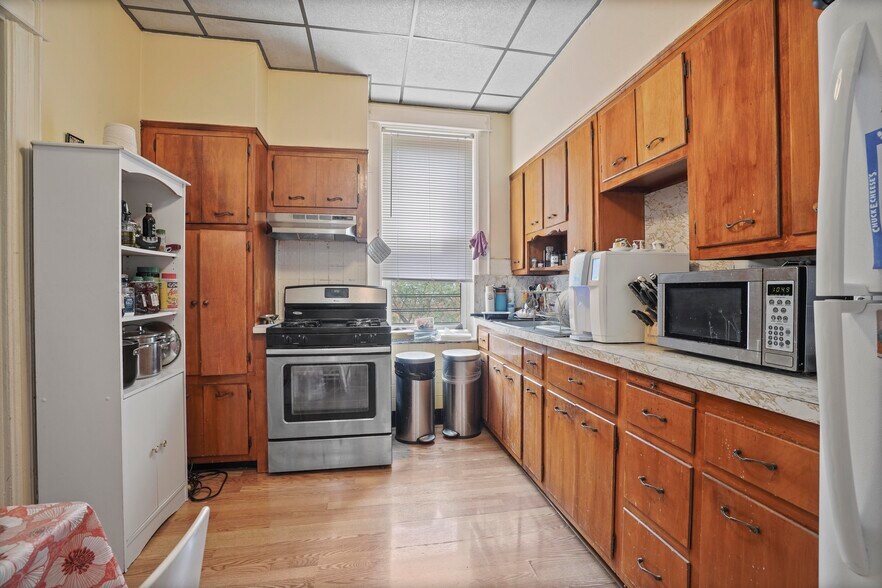 More Photos Of 6046 Putnam Ave, Ridgewood Apartments For Sale