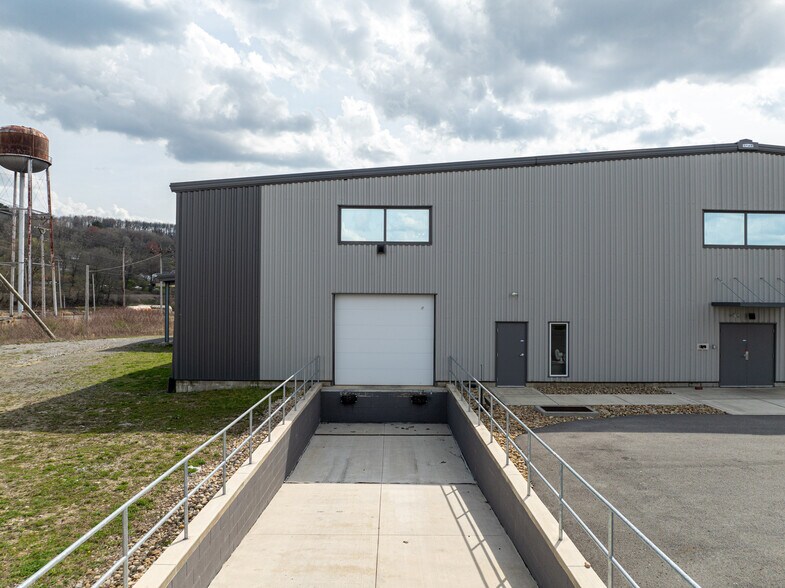 More Photos Of 169 Hollywood Dr, Butler Warehouse For Lease