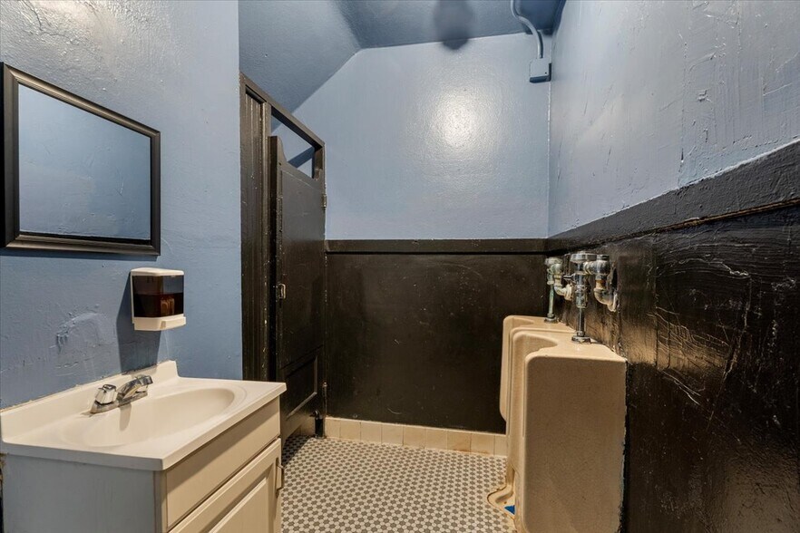 More Photos Of 917 Whittier Blvd, Montebello Storefront For Sale