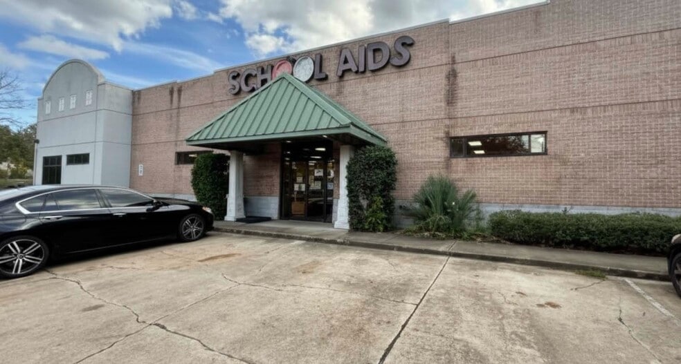 More Photos Of 301 Orchard Ct, Ridgeland Freestanding For Sale