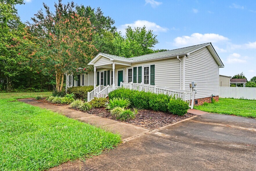 More Photos Of 4009 Polkville Rd, Shelby Freestanding For Sale