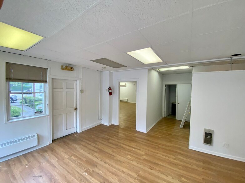 More Photos Of 12 Old Mill Rd, Redding Freestanding For Lease