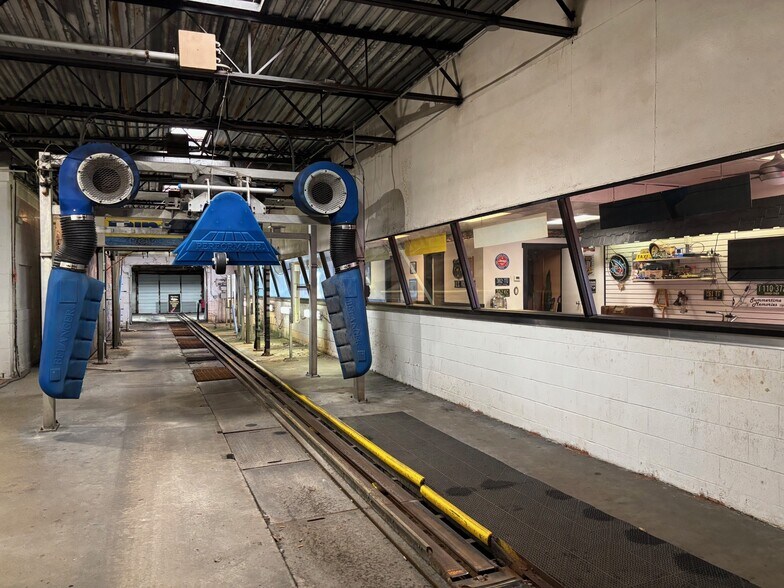 More Photos Of 927 W Columbia St, Springfield Carwash For Sale