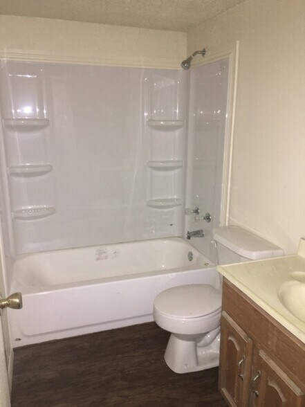 More Photos Of 1001 Westside Pky, Atoka Apartments For Sale