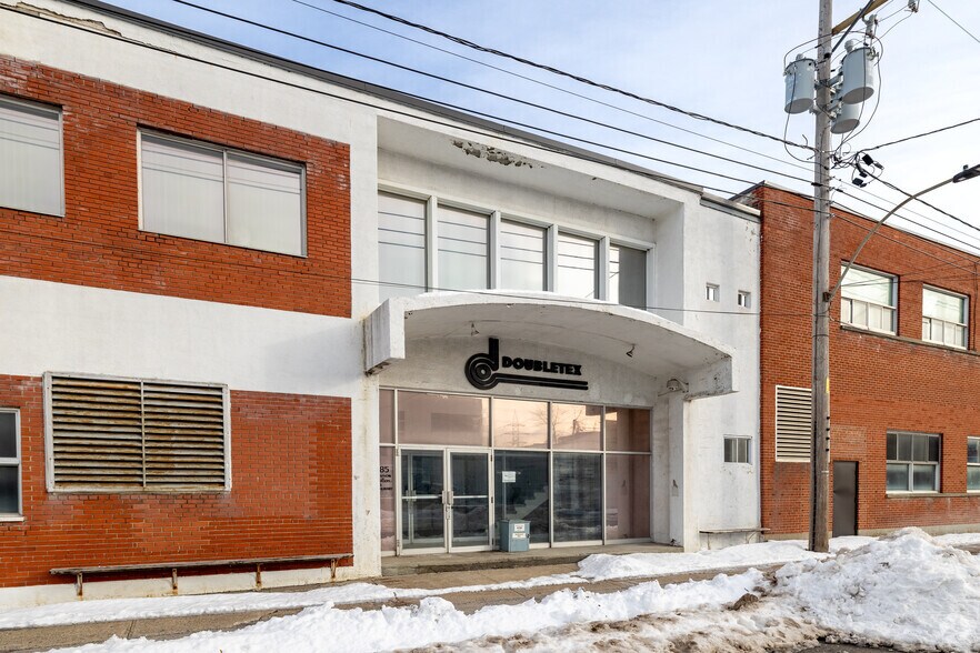 More Photos Of 9735 Rue Jeanne-Mance, Montréal Service For Sale