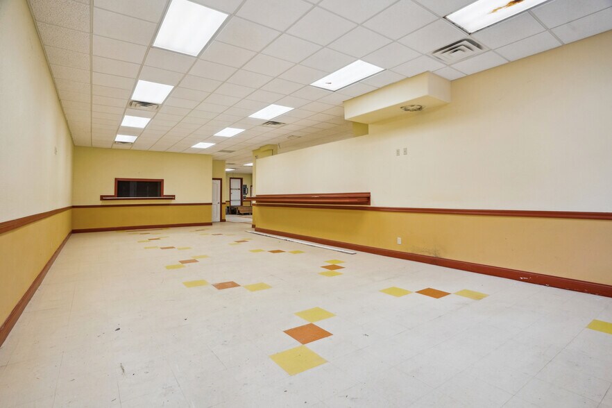 More Photos Of 121 N Main St, Mount Pleasant Restaurant For Sale