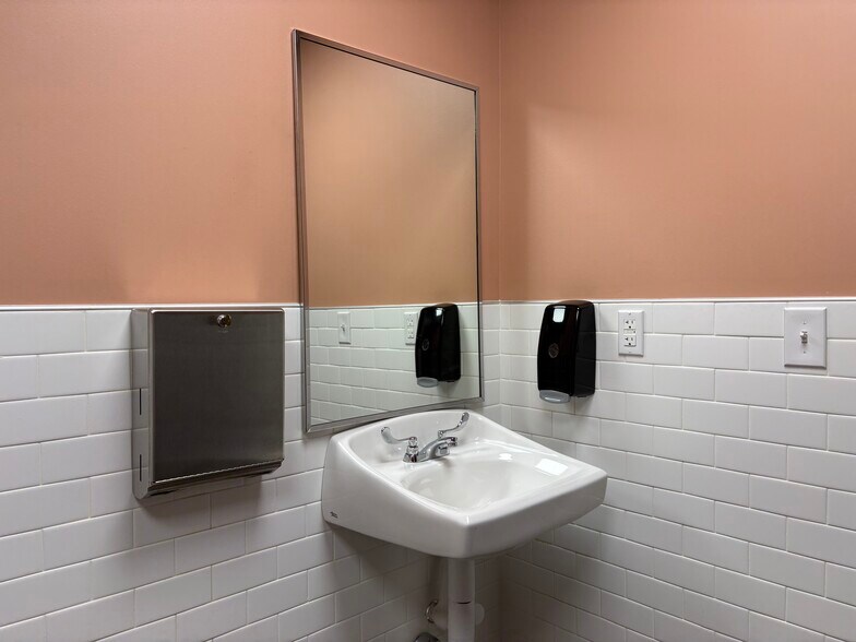 More Photos Of 1-7 S Mount Vernon Ave, Uniontown Office For Sale