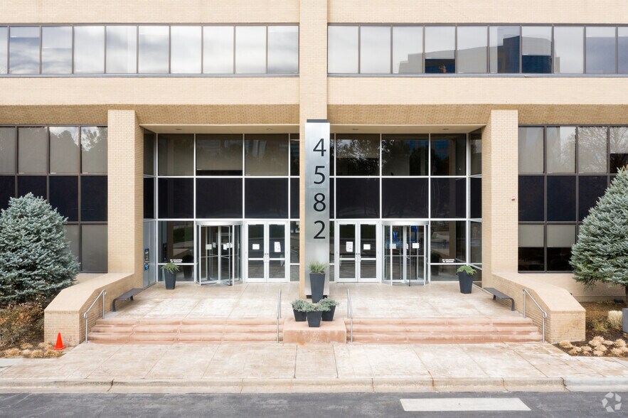 More Photos Of 4582 S Ulster St, Denver Office For Lease