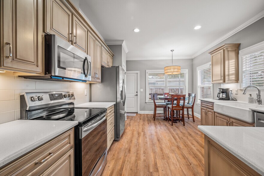 More Photos Of 10351 Chemstrand Rd, Pensacola Office For Sale