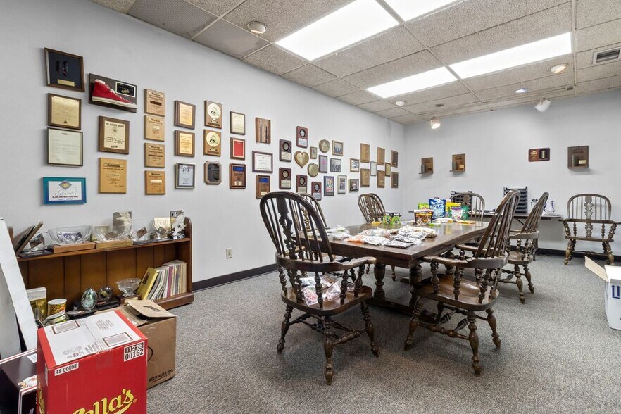 More Photos Of 8004-8008 Castleway Dr, Indianapolis Flex For Sale