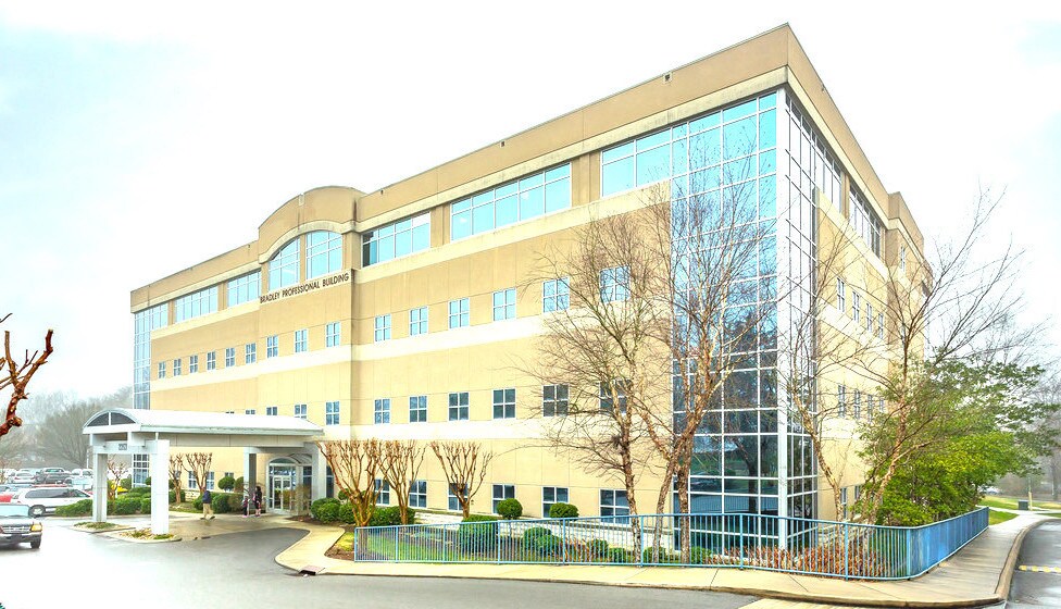 More Photos Of 2253 Chambliss Ave, Cleveland Medical For Lease