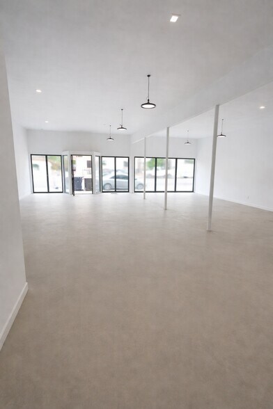 More Photos Of 1236 N Wilmington Blvd, Wilmington Storefront For Sale