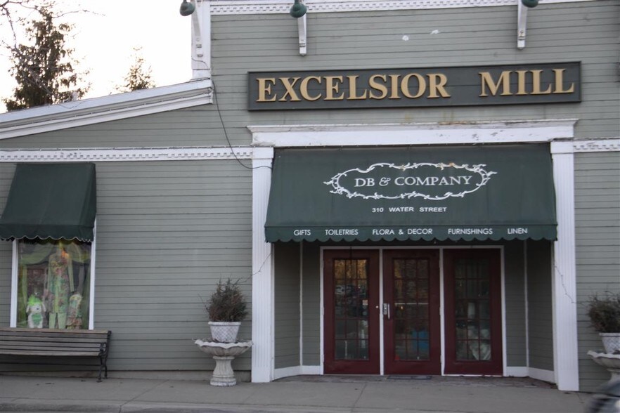 More Photos Of 310-340 Water St, Excelsior Freestanding For Lease