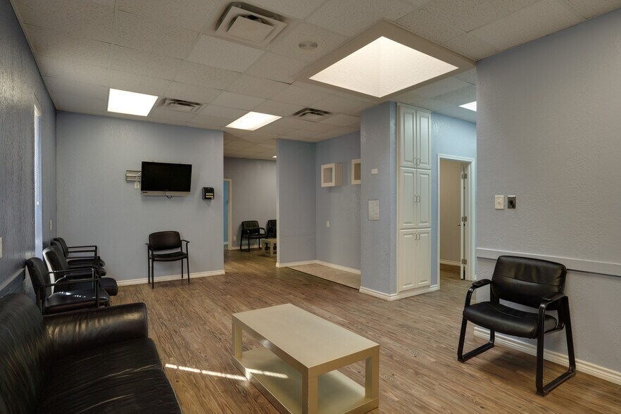 More Photos Of 1921 9th St, Wichita Falls Healthcare For Sale
