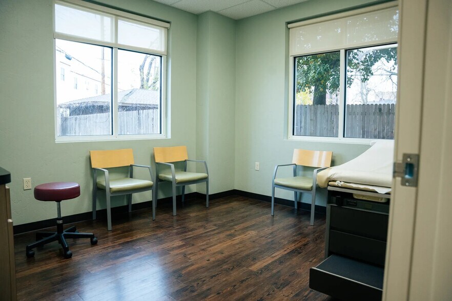 More Photos Of 1226 N Shartel Ave, Oklahoma City Medical For Sale