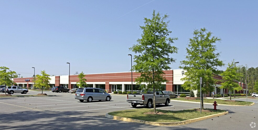 More Photos Of 7007 Harbour View Blvd, Suffolk Office For Lease