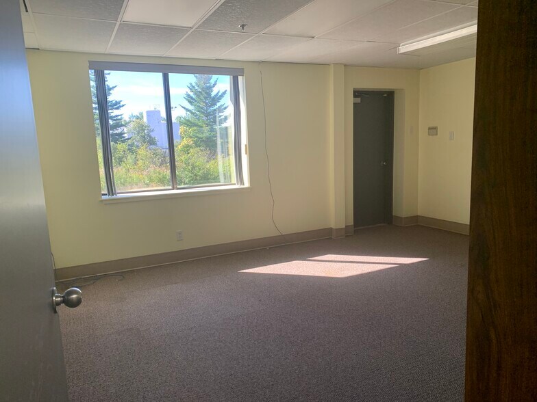 More Photos Of 32 Paint St, Port Hawkesbury Office For Lease