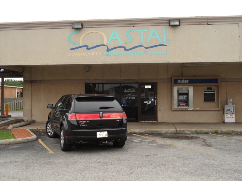 More Photos Of 2411-2421 69th St, Galveston Storefront For Lease