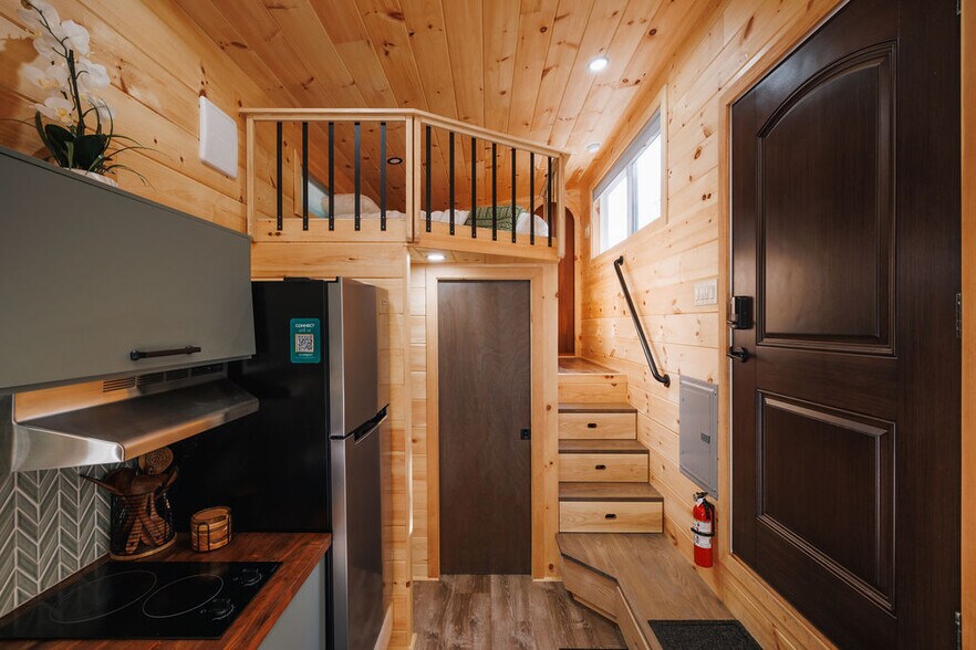 More Photos Of 650 Lost River Rd, North Woodstock Hotel For Sale