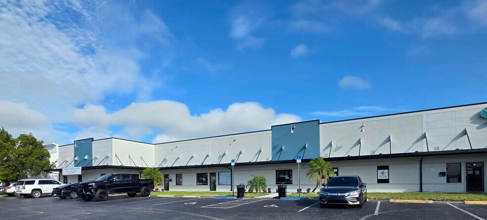 More Photos Of 643 Cape Coral Pky E, Cape Coral Office For Lease