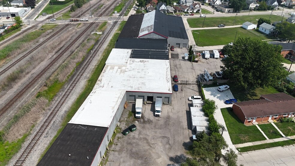 More Photos Of 341 Goddard Rd, Wyandotte Self Storage For Sale