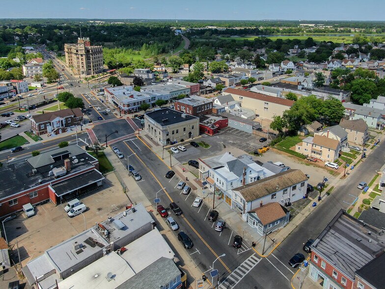 More Photos Of 121 S Pavilion Ave, Riverside Storefront Retail Residential For Sale