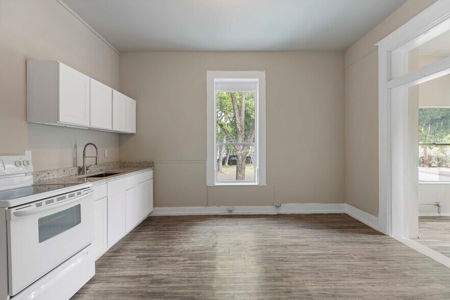 More Photos Of 2024 S Flores St, San Antonio Storefront Retail Residential For Sale