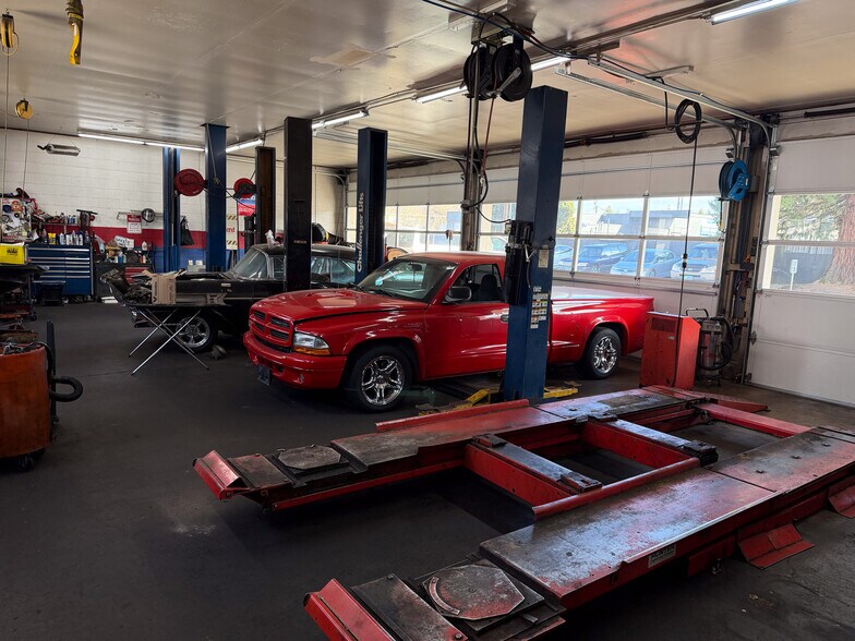 More Photos Of 9053 SW Burnham St, Portland Auto Repair For Sale