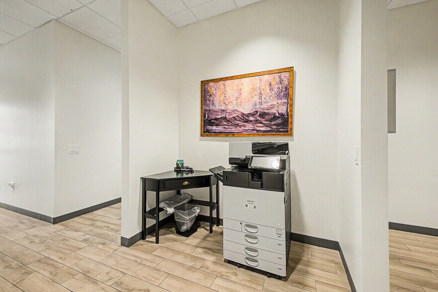 More Photos Of 230 N 48th Ave, Phoenix Manufacturing For Lease