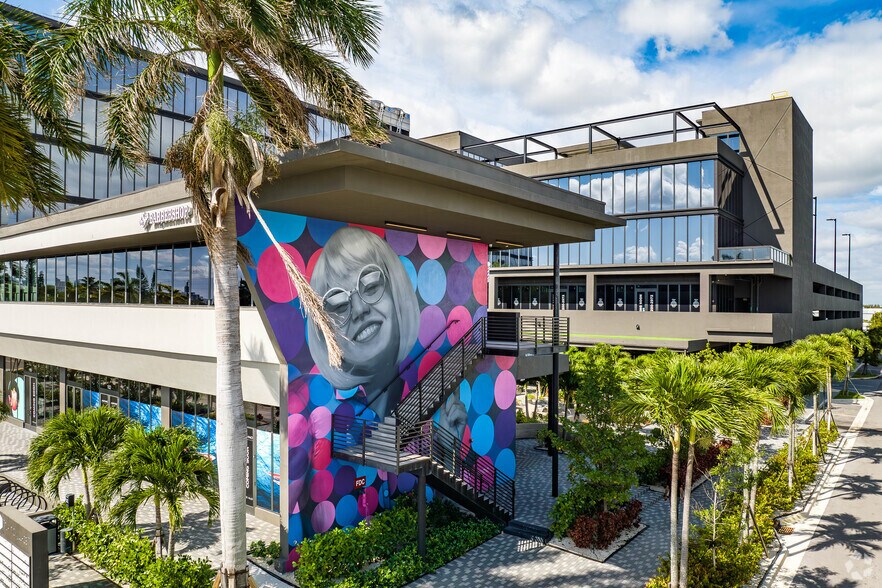 More Photos Of 601 N Federal Hwy, Hallandale Beach Office For Lease