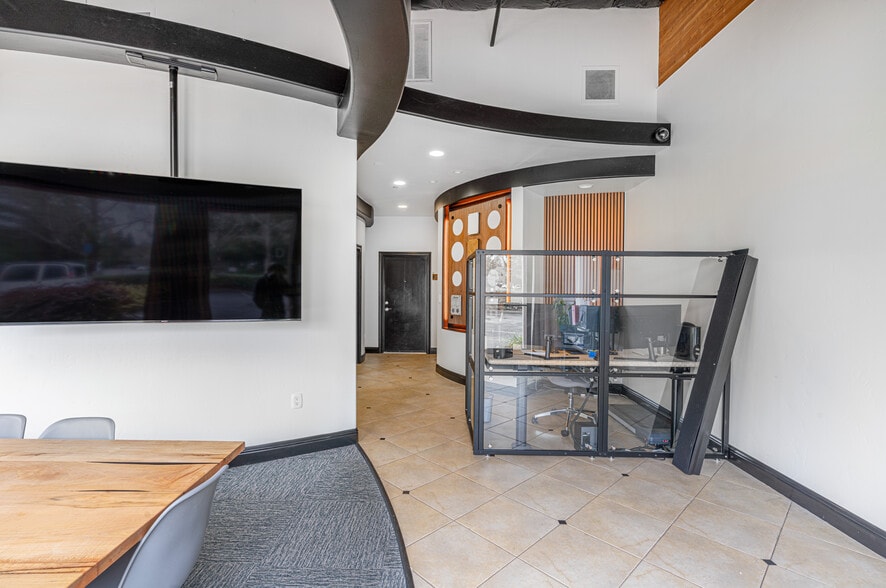 More Photos Of 1800 Empire Industrial Ct, Santa Rosa Flex For Sale