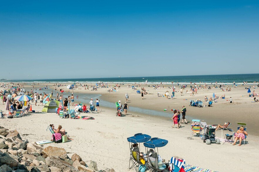 More Photos Of 307 Main St, Ogunquit Storefront For Sale