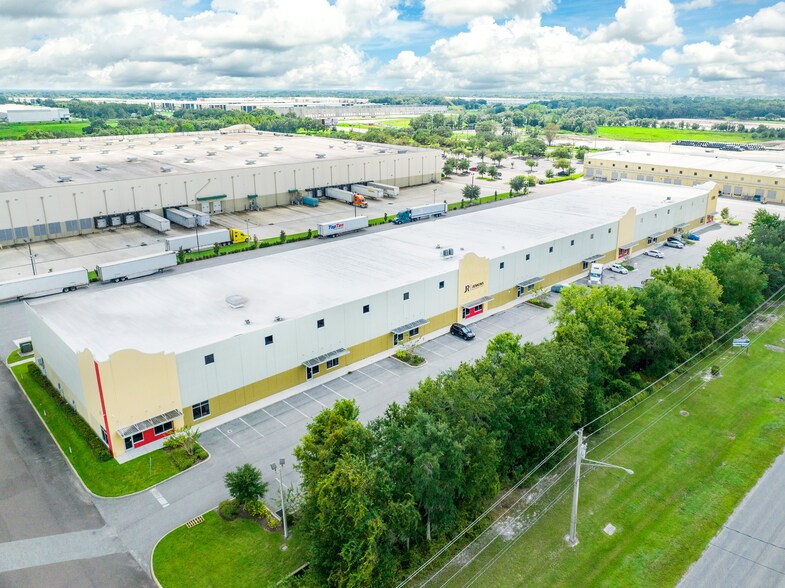 More Photos Of 5300 Gateway Blvd, Lakeland Warehouse For Lease