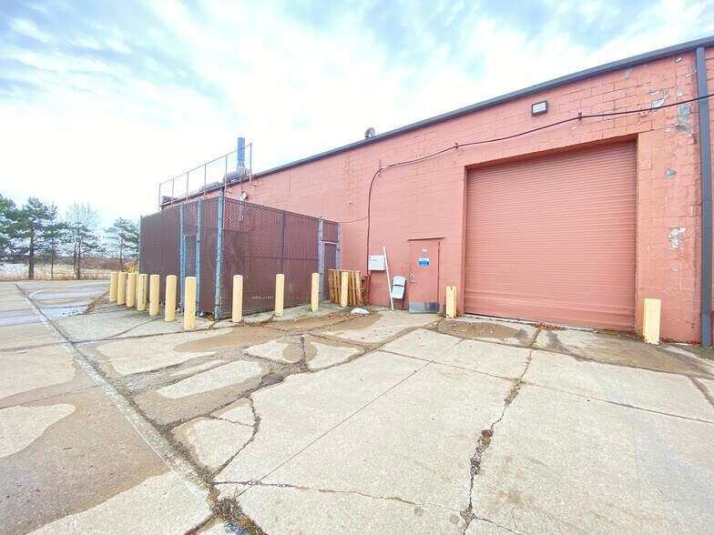 More Photos Of 34099 Melinz Pky, Eastlake Manufacturing For Lease