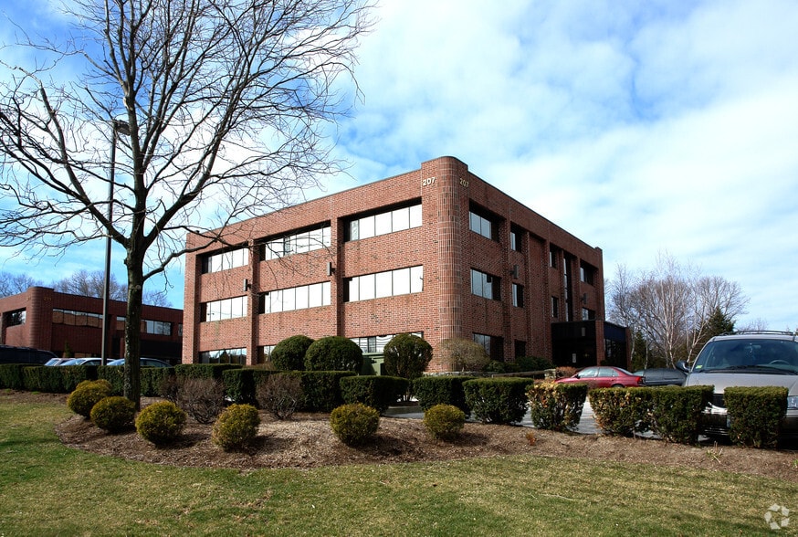 More Photos Of 207 Quaker Ln, West Warwick Office For Lease