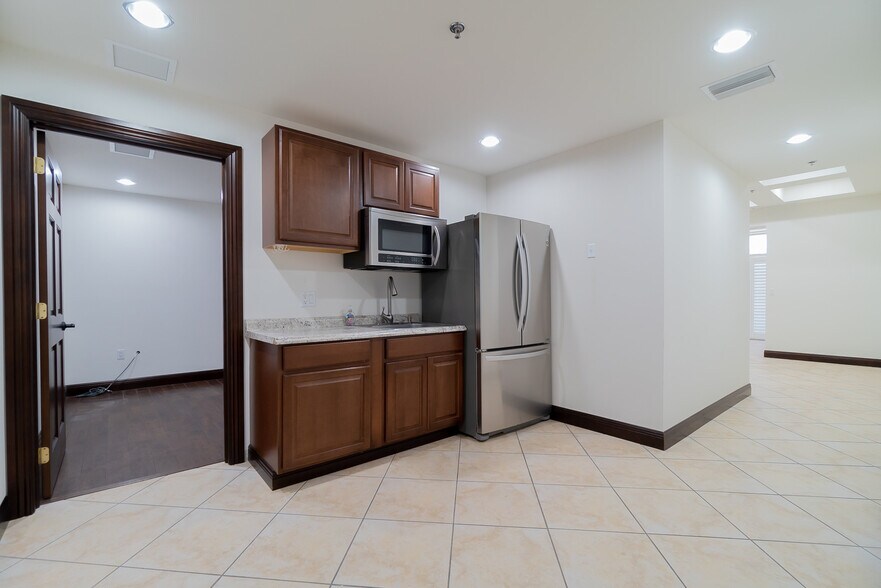 More Photos Of 679 NW Enterprise Dr, Port Saint Lucie Light Distribution For Sale