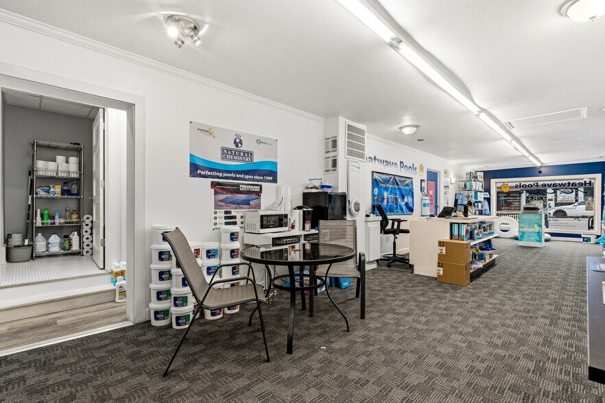 More Photos Of 10 W Franklin St, Bellbrook Storefront Retail Office For Lease