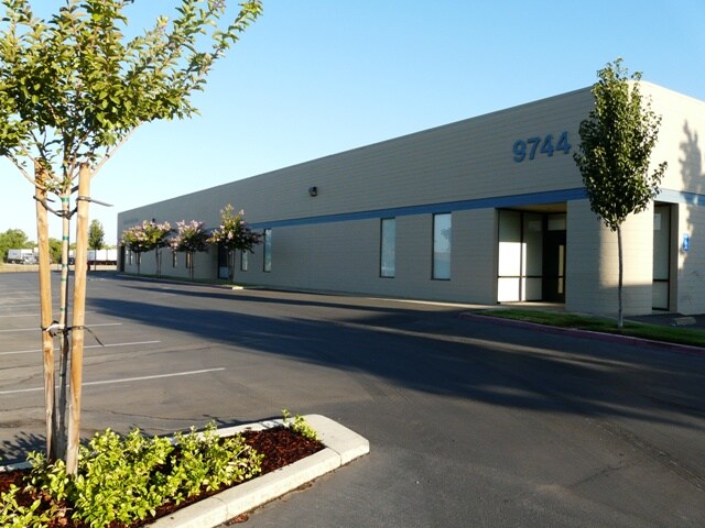 Primary Photo Of 9731 Dino Dr, Elk Grove Warehouse For Lease