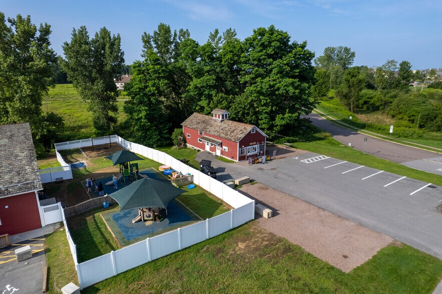 More Photos Of 51 Center Rd, Essex Freestanding For Sale