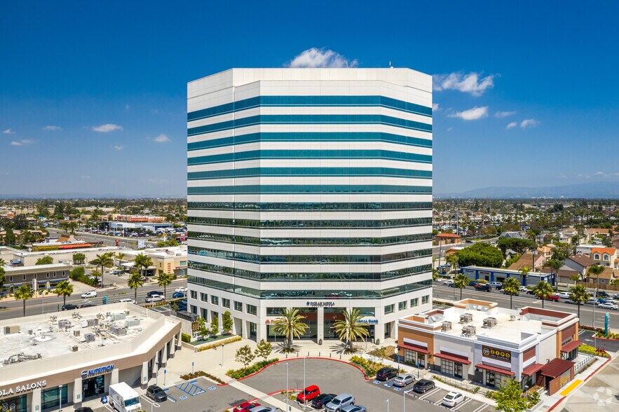 More Photos Of 17011 Beach Blvd, Huntington Beach Office For Lease