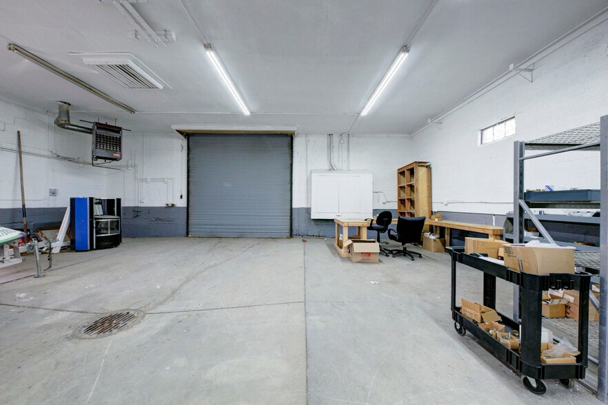 More Photos Of 36050 Goddard Rd, Romulus Auto Repair For Sale