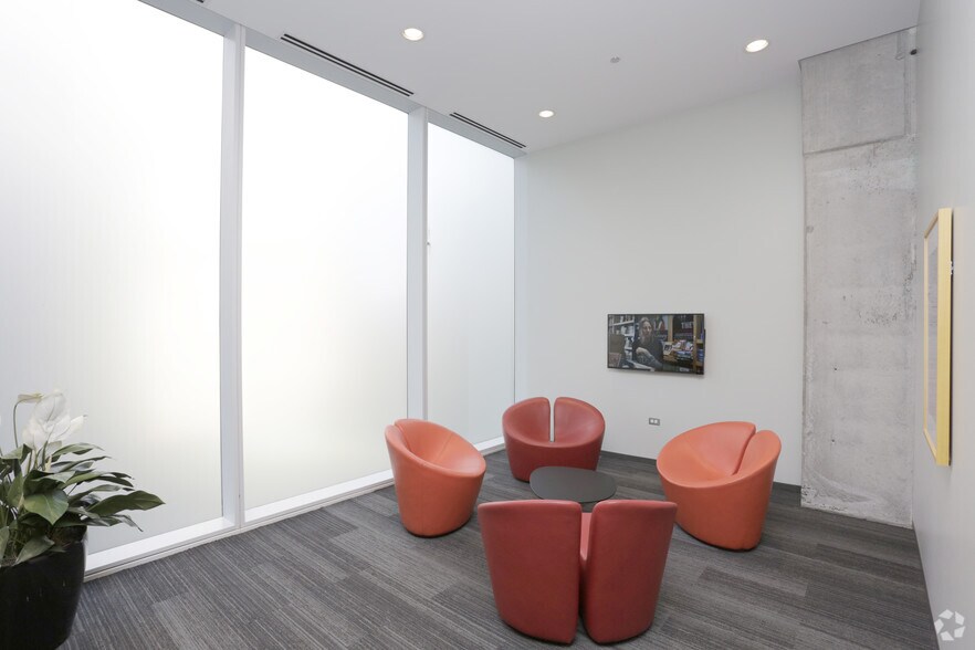 More Photos Of 220 E Illinois St, Chicago Apartments For Lease