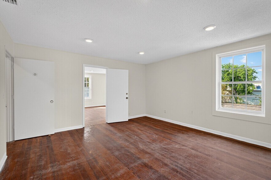 More Photos Of 219 Magnolia Ave, Daytona Beach Storefront Retail Residential For Sale