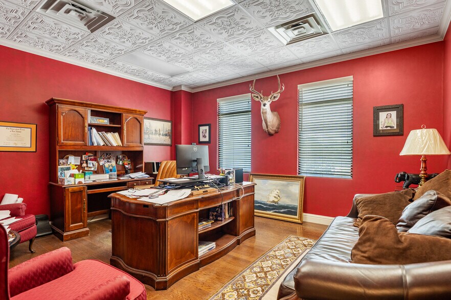 More Photos Of 5902 Winsome Ln, Houston Office Residential For Sale