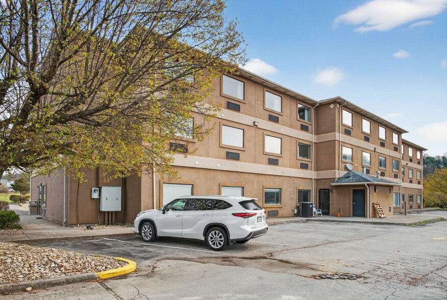 More Photos Of 124 Woodland Dr SW, Wise Hotel For Sale