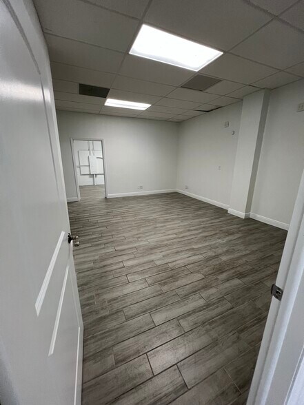 More Photos Of 3435 30th Ave N, Saint Petersburg Freestanding For Lease