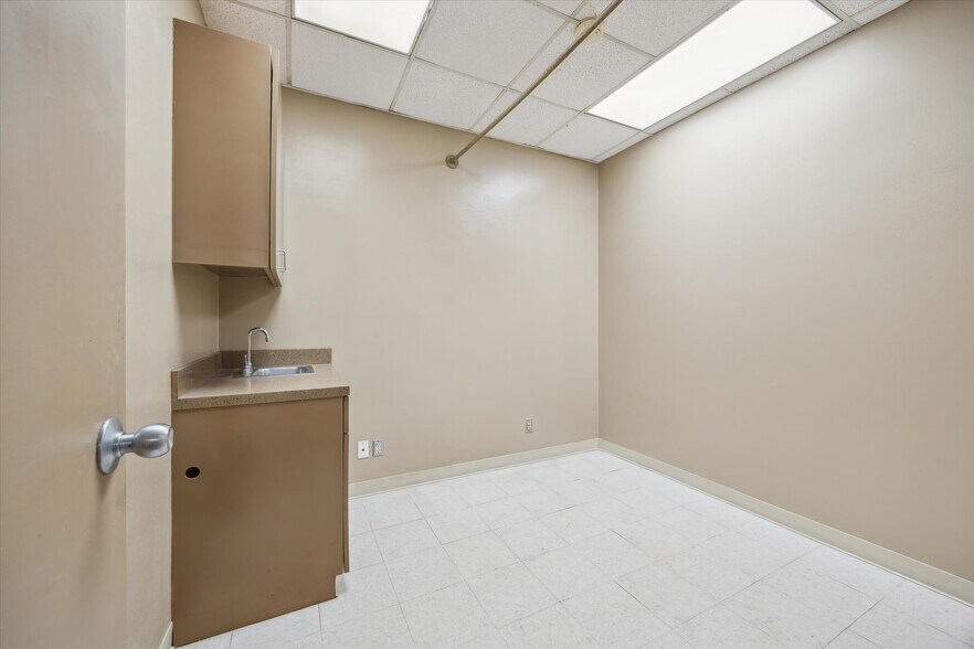 More Photos Of 6504 Memorial Dr, Texas City Medical For Sale